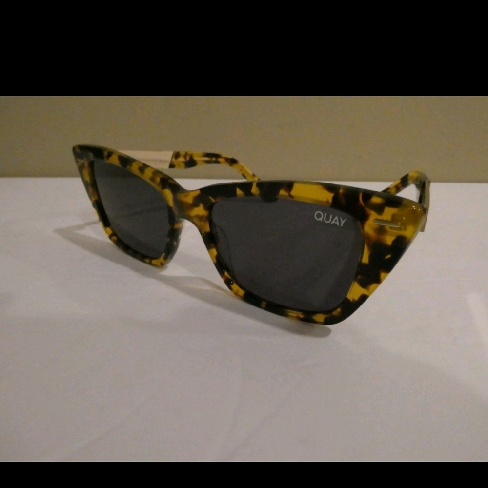 QUAY Cat Eye Tortoise Frame Brown Sunglasses 121